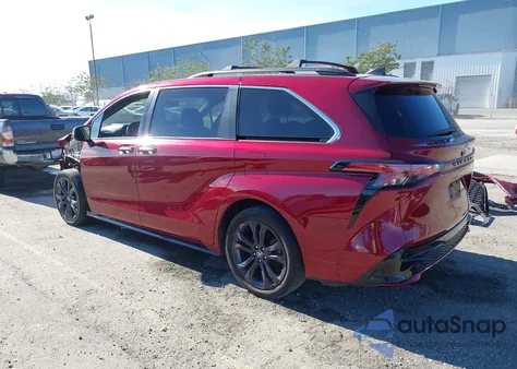 2022 Toyota Sienna Xse z USA, uszkodzony, nr VIN 5TDDRKEC6NS077062